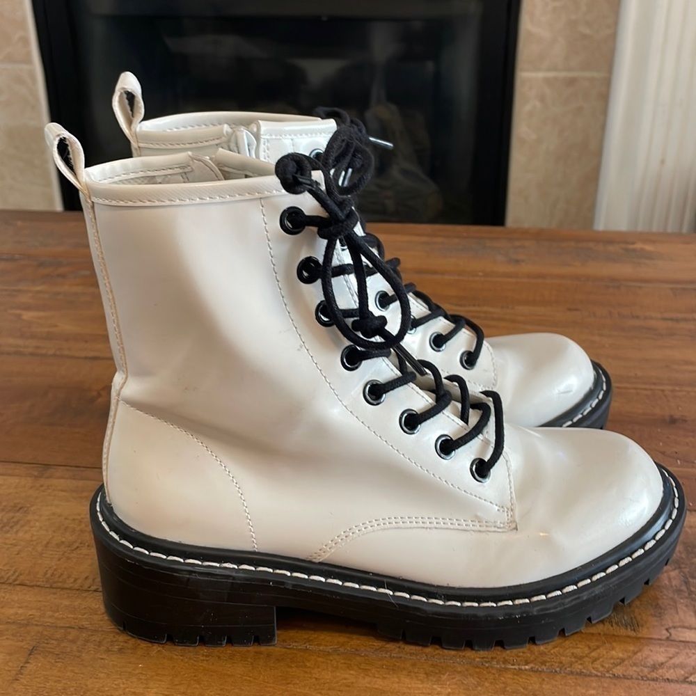 FOREVER 21 White Combat Boots Size 5.5